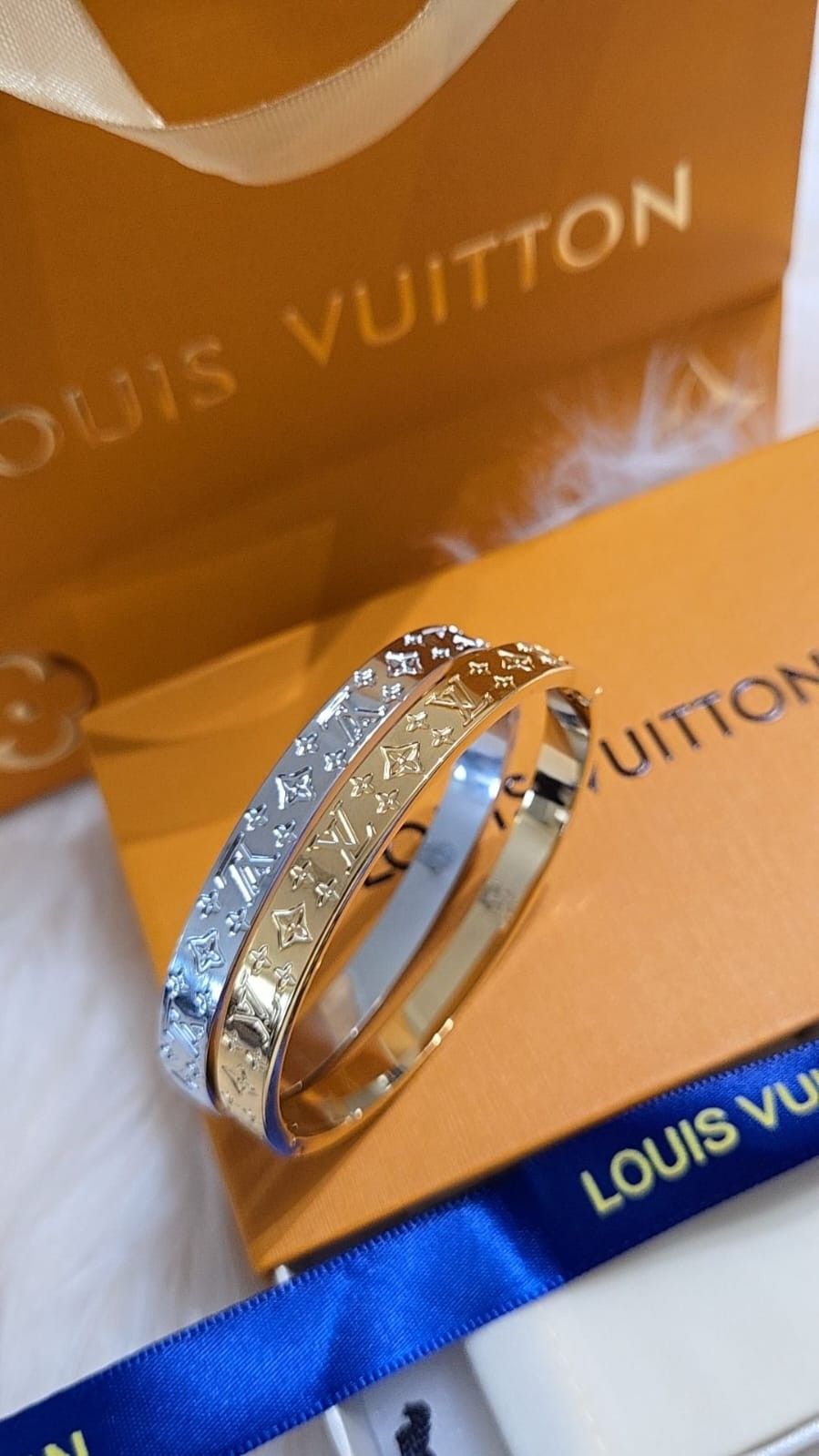 Louis VUIT'ON Bracelet Set of 2 