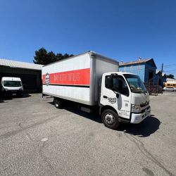 2017 Hino XL195 Box Truck - Great Lift Gate - Clean Title