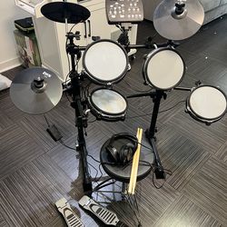 Electronic drum kit with stool, drum sticks, headphone