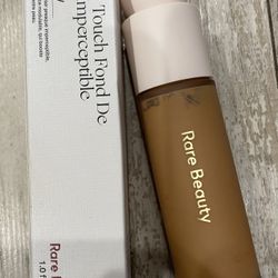 Rare Beauty 320W Liquid Foundation 