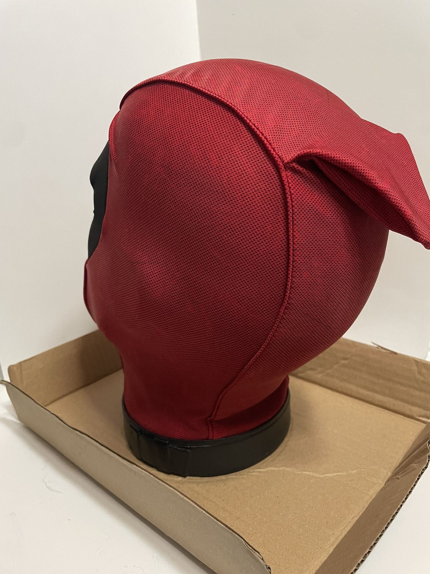 Marvel Legends Deadpools Head: Moving Talking Electronic Collectible SFX/Phrases