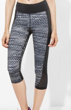 Under Armour Capri Leggings with Zipper Pocket - Size M
