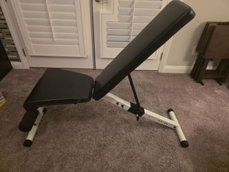 Adjustable weight bench