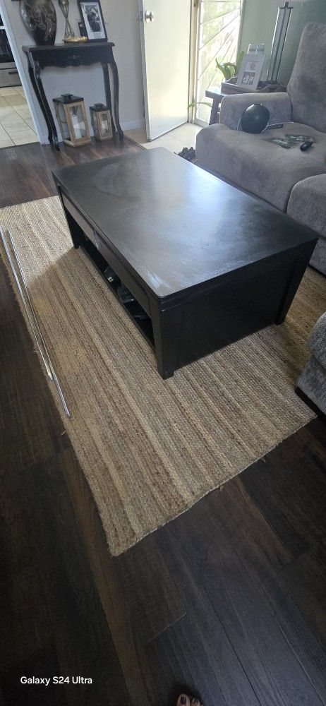 Table With Lifter 