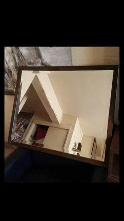 Mirror to mount on wall