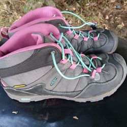 !! Kids Shoes Size 6 By Keen