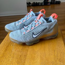 ALMOST NEW CONDITION NIKE VAPORMAX Size 6.5 Y Or Size 8 Women