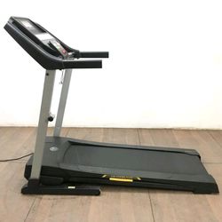 GOLDS GYM TREADMILL WITH INCLINE STOCK PHOTO IM DUSTING OFF MINE PICS TO COME