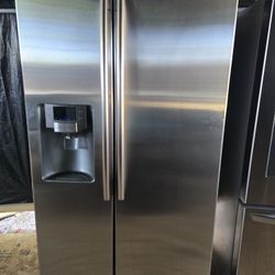 SAMSUNG REFRIGERATOR