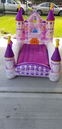 Princess inflatable bed