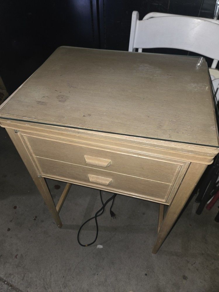 Vintage Sewing Machine 