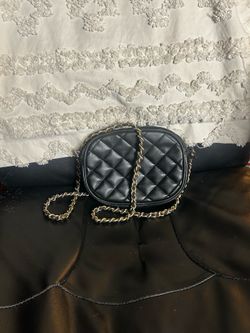 Black quilt patterned clutch purse