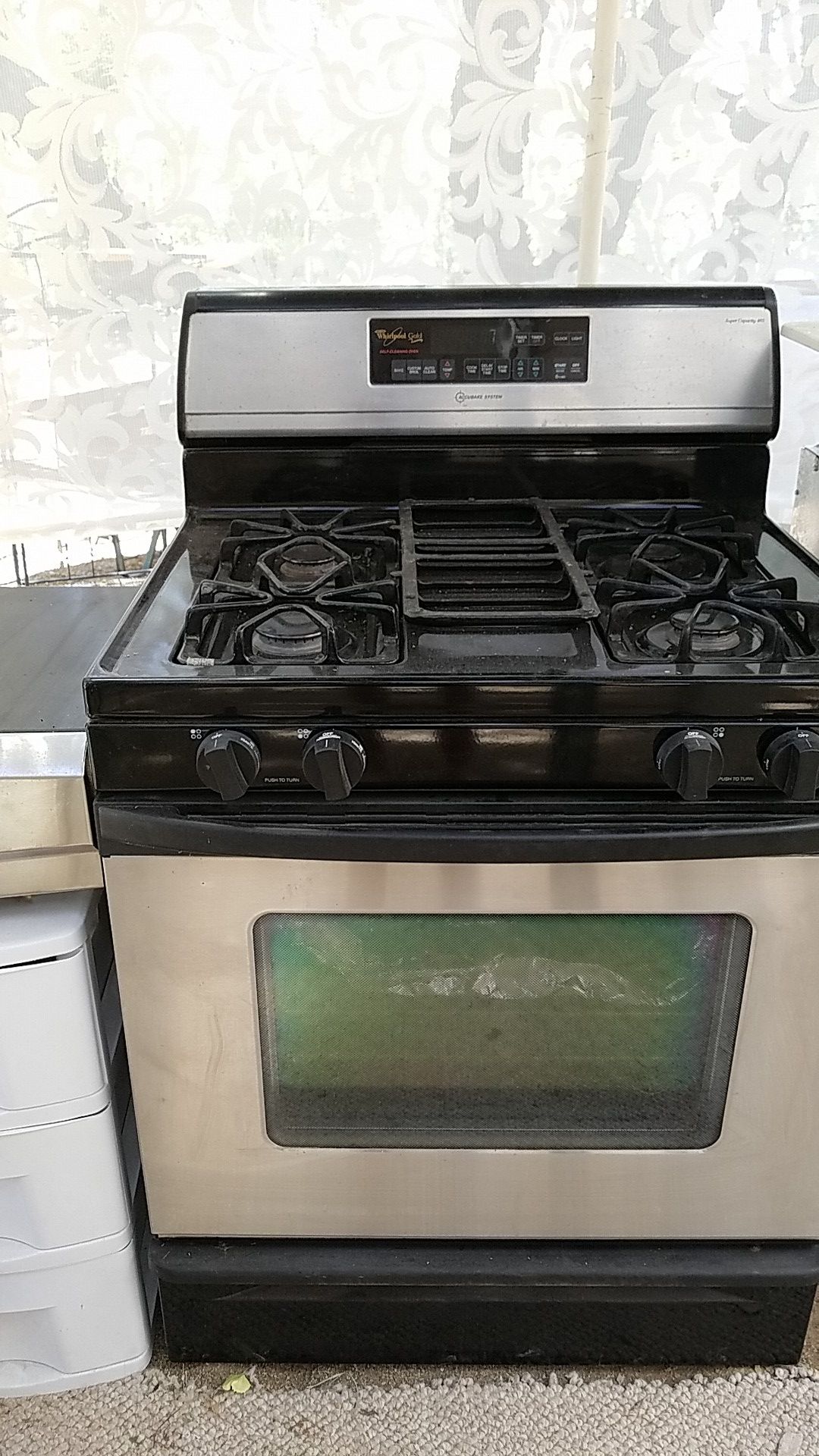 30" black Whirlpool Gold Super Capacity 465 gas range