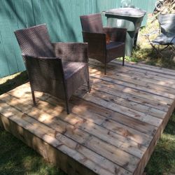 86 1/2 " X 6' Cedar Deck Well Built.