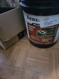 Five gallon fence paint