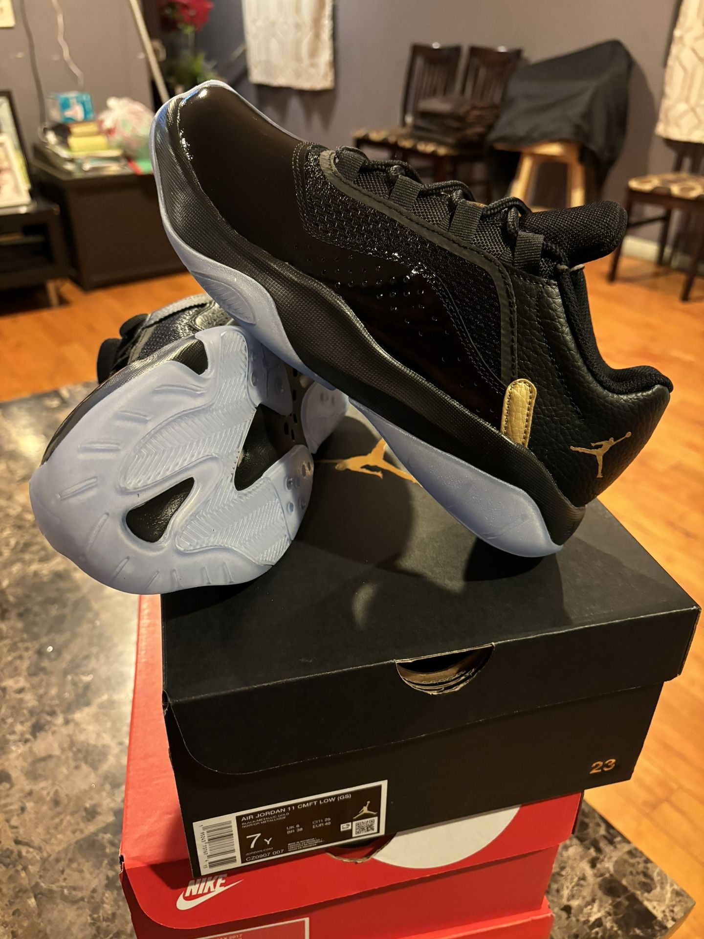 AIR JORDAN 11 CMFT LOW (GS)