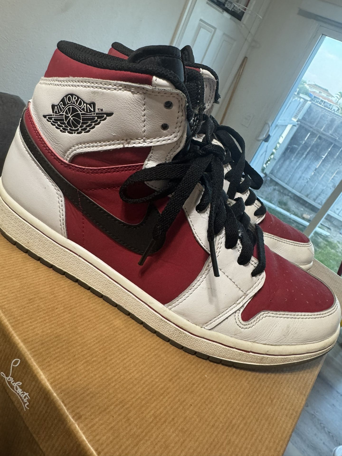 Air Jordan 1 Retro High OG 'Carmine'
