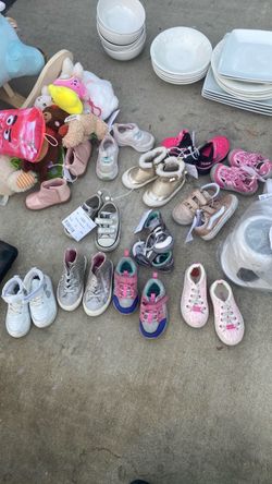Toddlers tennis shoes