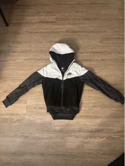 nike black and white fleece and wind breaker