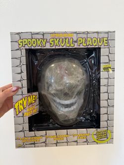 Spooky Skull Plaque Halloween Decoration