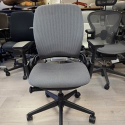 🍀DEMO SALE!🍀NEW CONDITION STEELCASE LEAP V2 CUSTOM FABRIC FULLY ADJUSTABLE ARMS & LUMBAR SUPPORT 