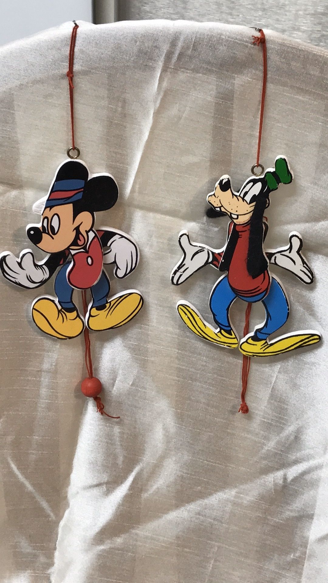 DISNEYS PULL STRING MICKEY & GOOFY