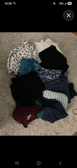 Lot of Maternity Pregnancy Clotges size S-M. All for 25$