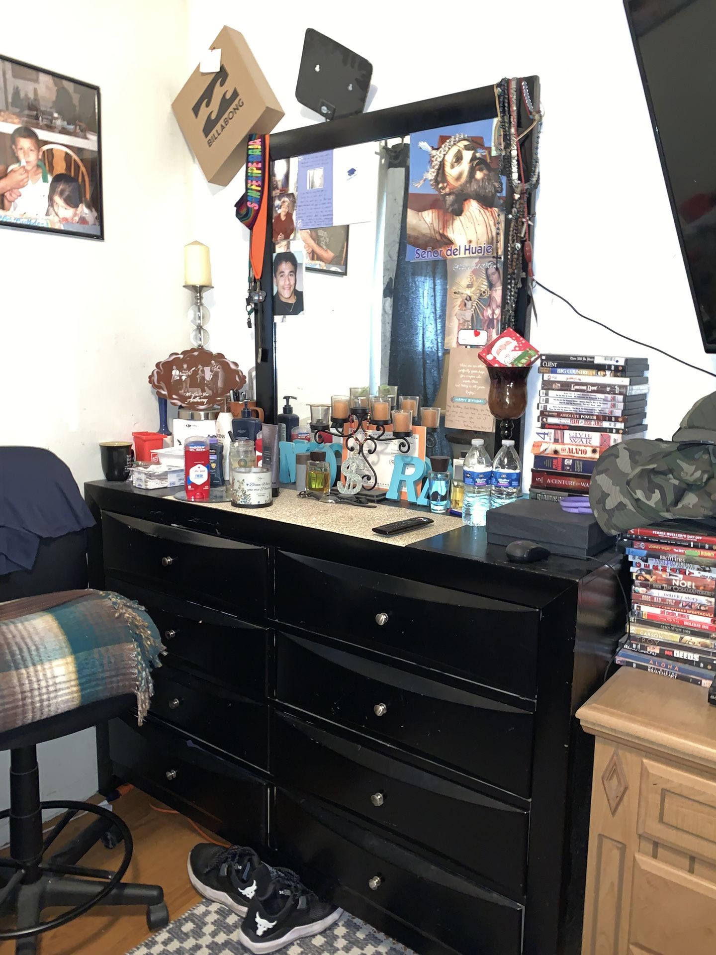 Dresser With Mirror