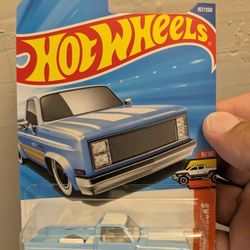 Hot Wheels Chevy Silverado 