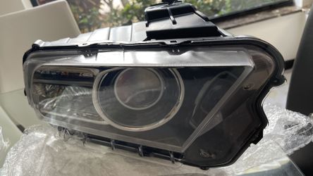 2013- Mustang; Right; w/HID Headlamps. NEW