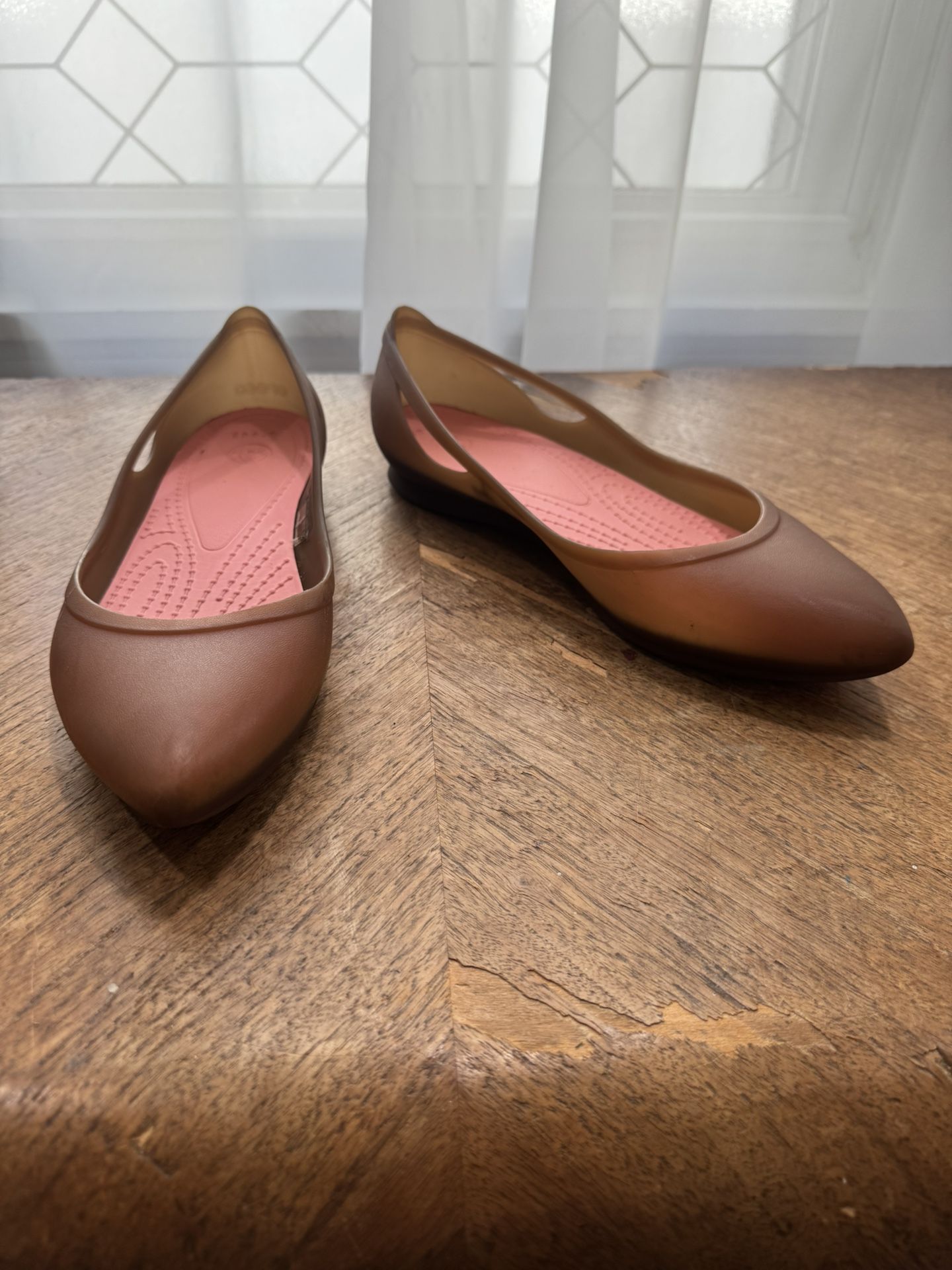 Size 7 CROCS Casual Or Work Wear Comfortable All Day Women’s Shoes