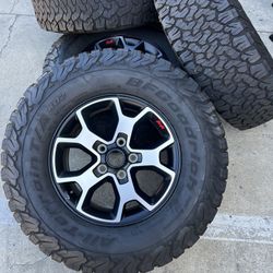 17” Jeep Wrangler Rubicon Gladiator Wheels Rims Tires 2022