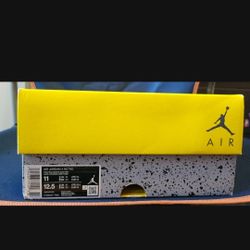 Jordan 4 Lightning
