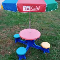 McKids McDonald's Outdoor Table w/Umbrella Htf