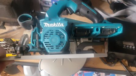 Makita 36V 7-1/4 in. Cordless Brushless Rear Handle Circular Saw Kit