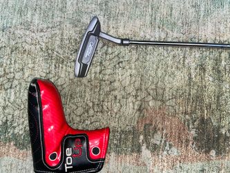 Right Hand Golf Putter with head cover
