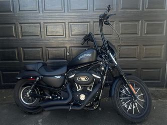 Harley-Davidson Iron 883 Sportster Motorcycle