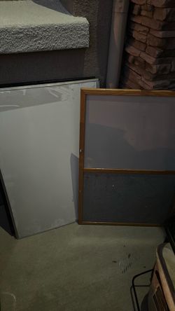 Free white and pin boards