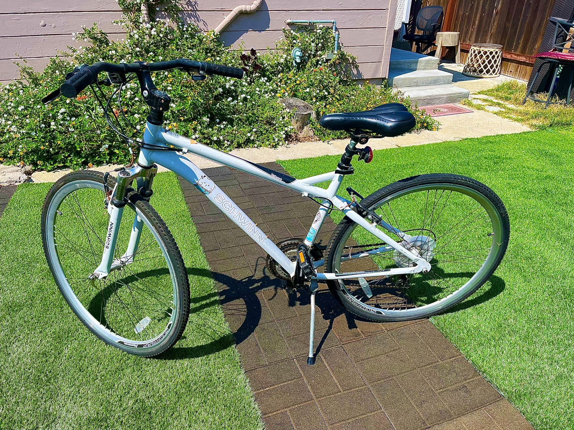 Schwinn network 3.0 28 top white hybrid