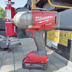 Milwaukee Tools Impact Wrench Gun And Socket Set 