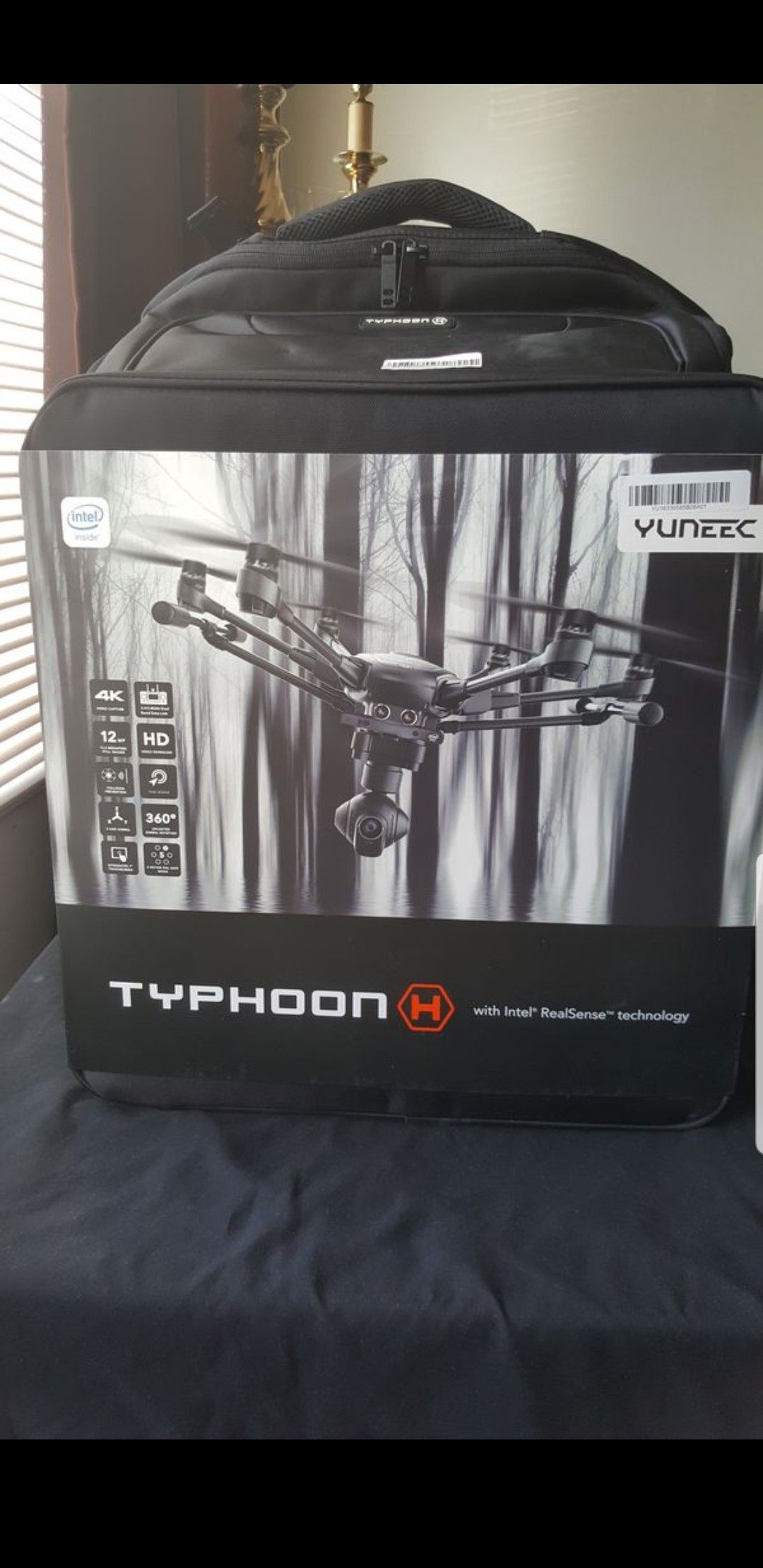 YUNEEK Typhoon H pro hex. Drone