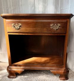 Ethan Allen Nightstand 1 Drawer  Model 11-5226 Finish-225