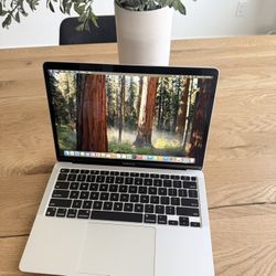 Apple 2020 MacBook Air 💻 13- Inch M1 8Gb/256 SSD Like New 