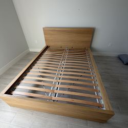 Base de cama alta, chapa de roble