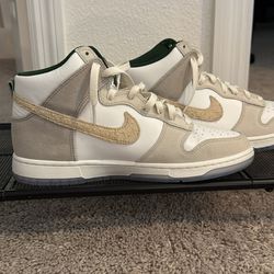 Nike Dunk Low SE Sail Gold Swoosh – Size 9.5 Men