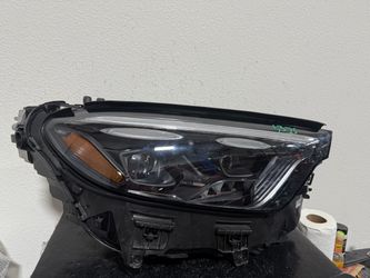 MERCEDES GLC RIGHT HEADLIGHT 2023