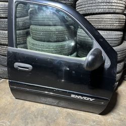 2005 GMC ENVOY OEM PASSENGER FRONT DOOR COMPLETE 