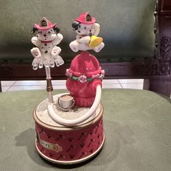 Spottin' Adventure musical figurine