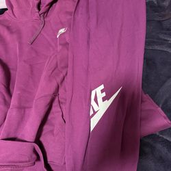 Fuchsia Nike outfit hoodie with leggings