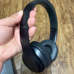 Black Beats Solo3 Wireless On-Ear Headphones